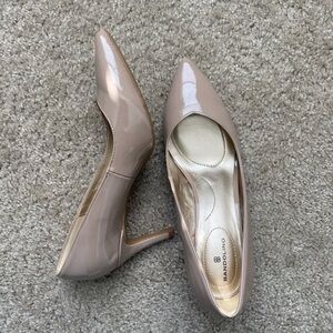 NWOT Bandolino Tan Heels